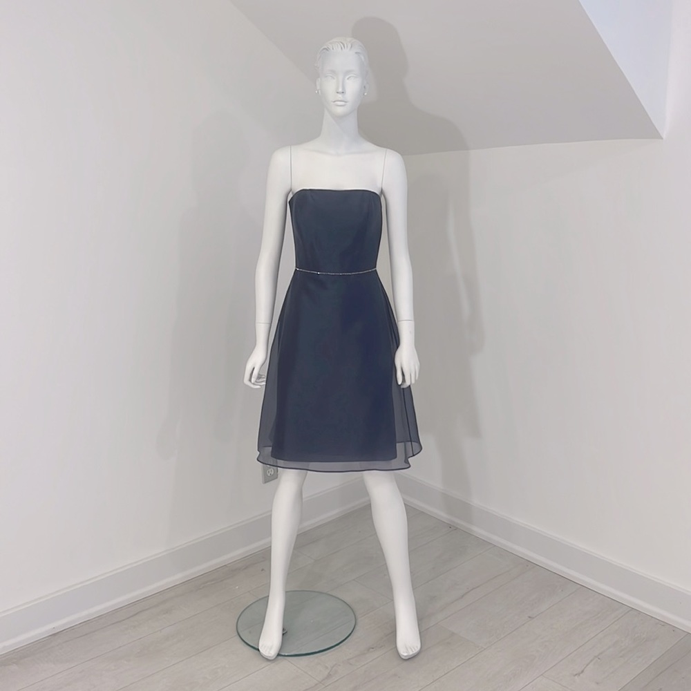 Sample NWT- Lela Rose size 8 Onyx Grey- organdy Pristine
Strapless
